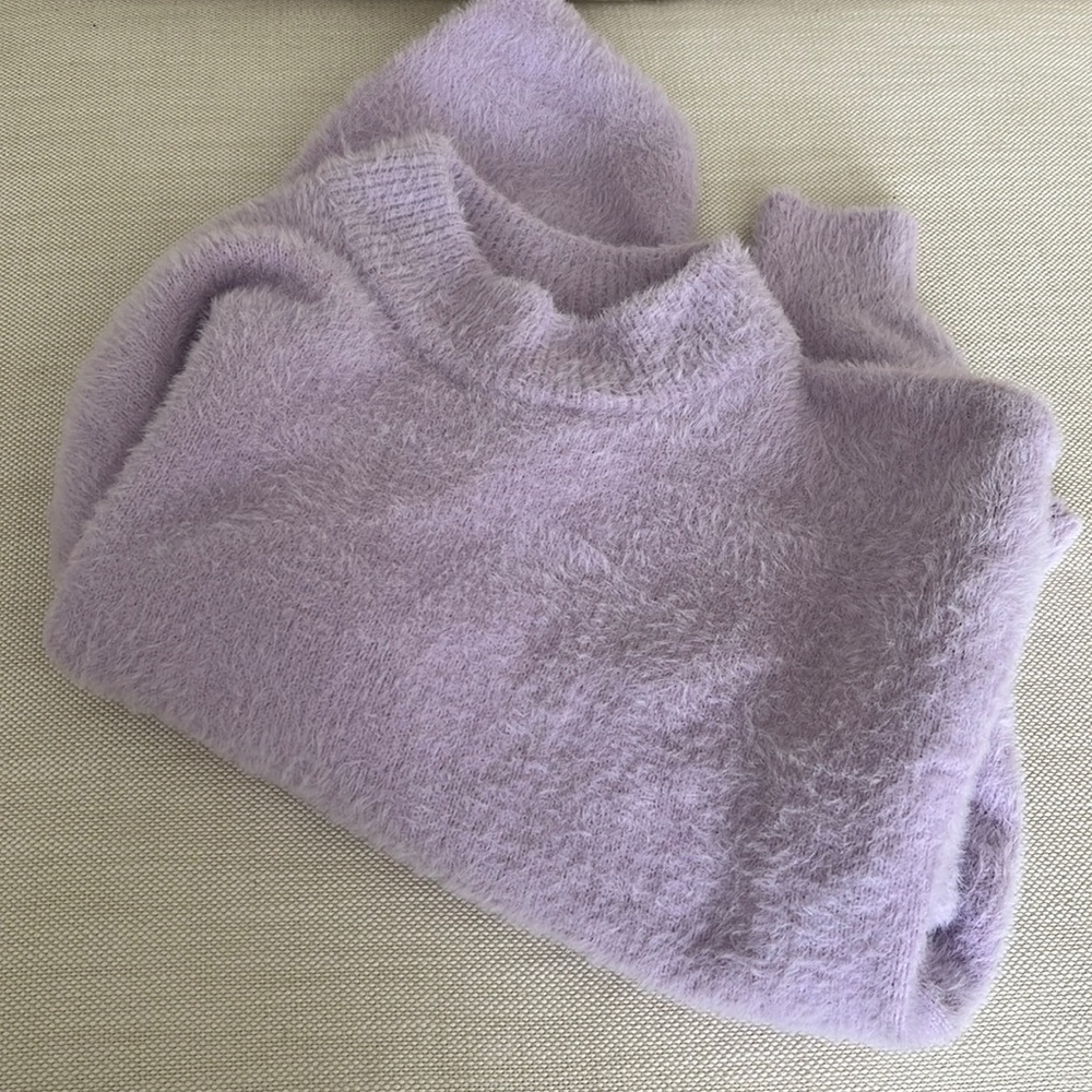Cute cozy super soft lavender sweater.Cali by Carrie underwood Small.